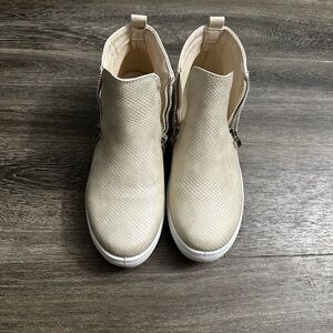 Besh womens boots size 9